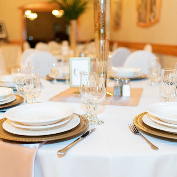 weddings head table setting at club belvedere